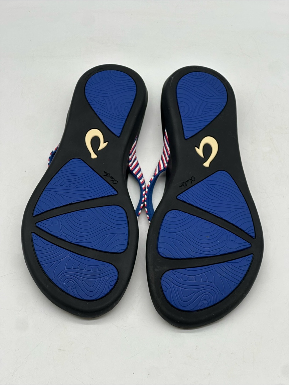 OluKai Ho’opio Slippers. Size 9 - Picture 9 of 10